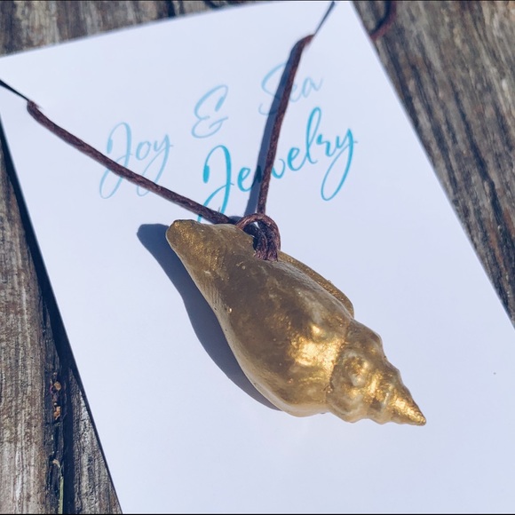 Gold Under The Sea Seashell Necklace - Picture 3 of 6